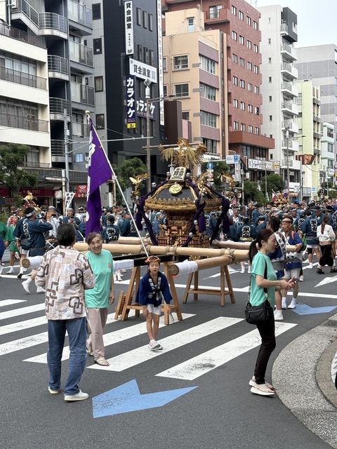 門前仲町のお祭りの賑わい